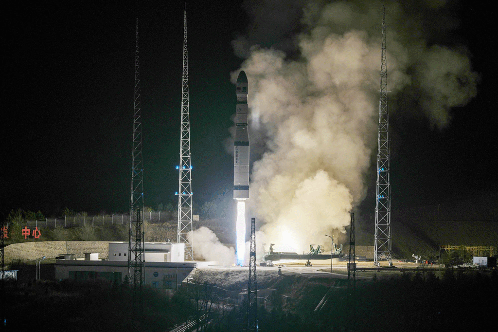 দুনিয়ায় নজরদারি বাড়াতে নিজস্ব প্রযুক্তির তৃতীয় স্যাটেলাইট পাঠাল পাকিস্তান