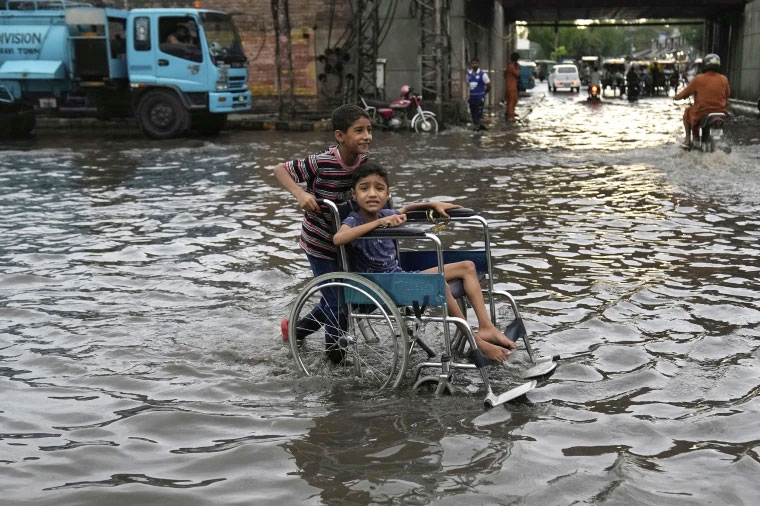 পাকিস্তানে ভয়াবহ বন্যায় প্রাণহানি ৪৬