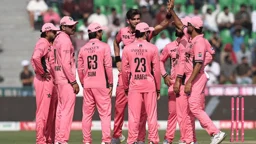 পাকিস্তান গোলাপি জার্সি পরে খেলছে কেন