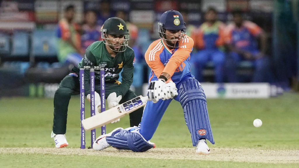 হাত না মেলানো বিতর্কে চাকরি গেল পাকিস্তান ক্রিকেট পরিচালকের