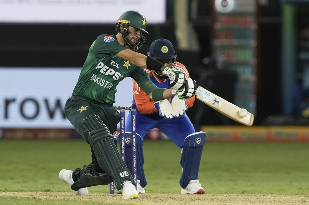 ভারতকে ১২৮ রানের লক্ষ্য দিল পাকিস্তান