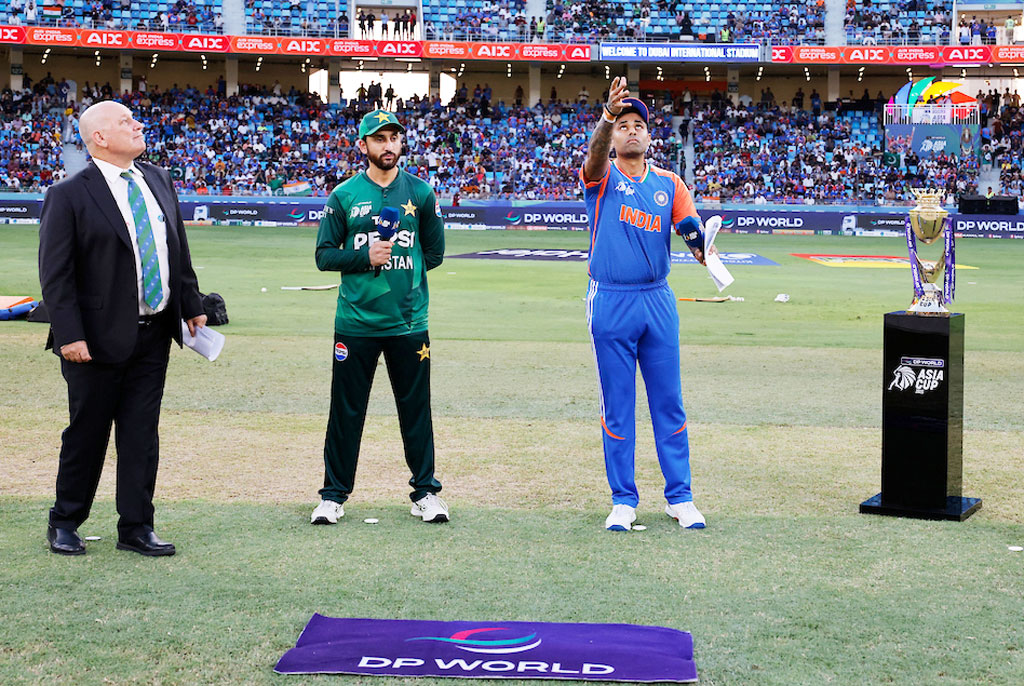 ভারতের বিরুদ্ধে ব্যবস্থা না নেওয়ায় রেফারির অপসারণ চায় পাকিস্তান