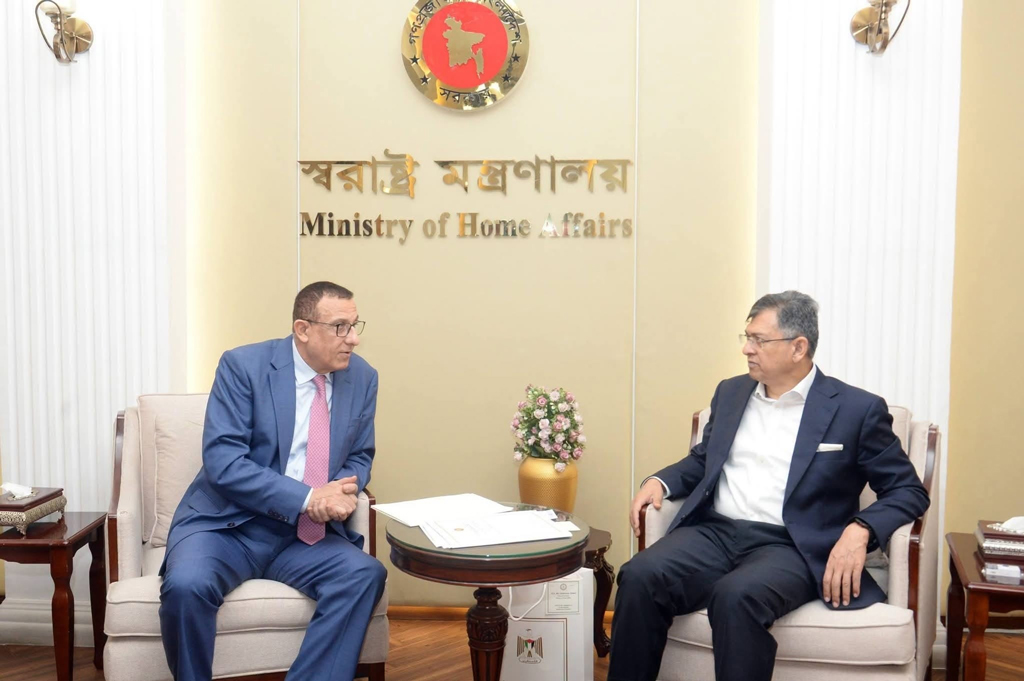 স্বরাষ্ট্রমন্ত্রীর সঙ্গে ফিলিস্তিনের রাষ্ট্রদূতের সৌজন্য সাক্ষাৎ