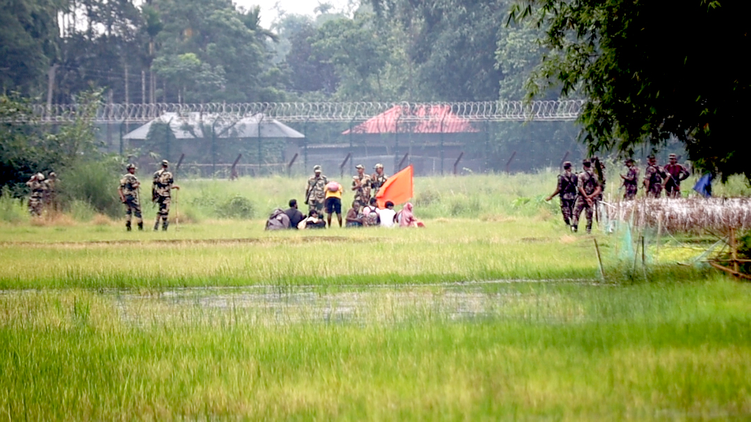 পঞ্চগড় সীমান্তে ১০ জনের পুশ ইন ঠেকাল বিজিবি, ১২ ঘণ্টা ধরে শূন্যরেখায় অবস্থান