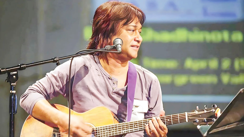 ব্যান্ড সদস্যদের একক গান করা উচিত নয়