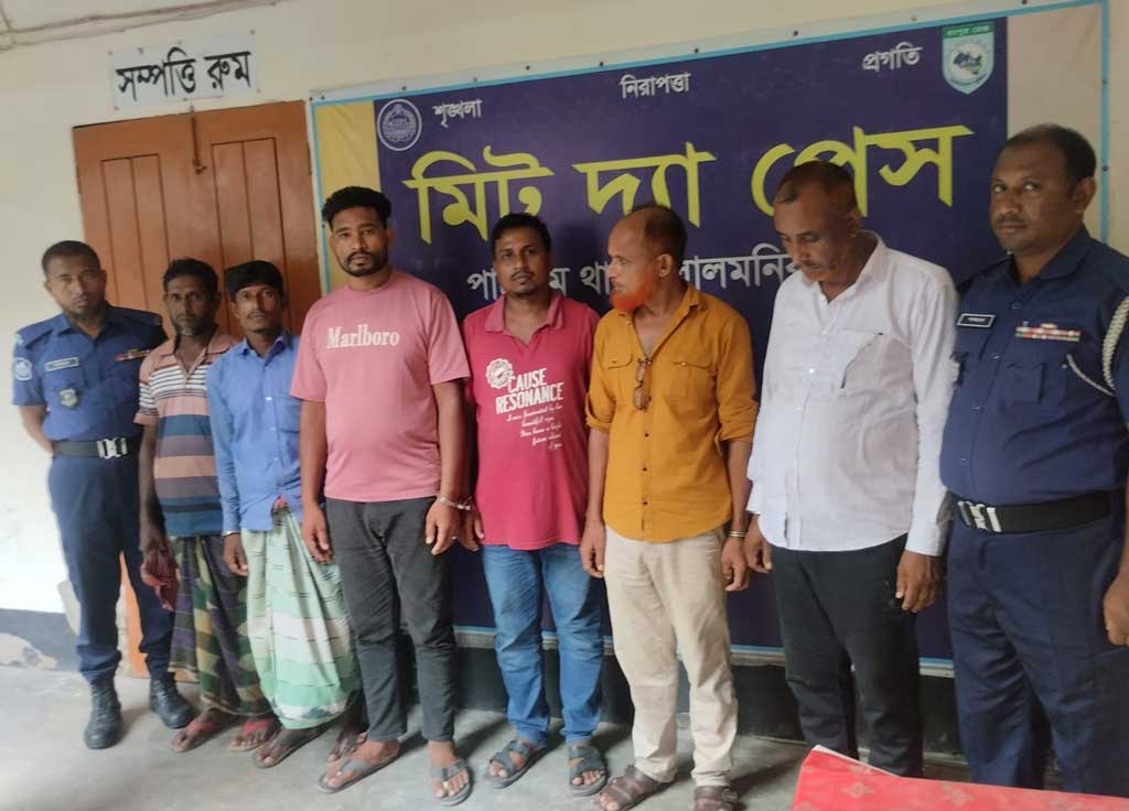 সরকারি কাজে বাধা: বিজিবির মামলায় ৪ বিএনপি নেতাসহ ৬ জনকে আদালতে পাঠাল পুলিশ