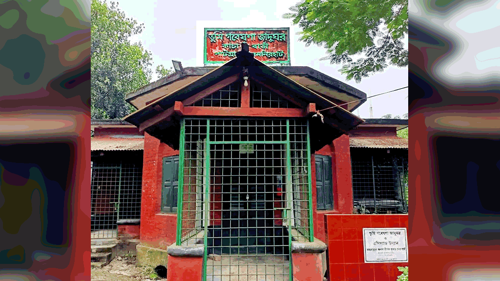 পাটগ্রাম: ভারপ্রাপ্ত দিয়ে চলছে জমি কেনাবেচা-খারিজ