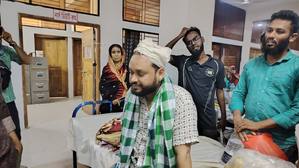 নারায়ণগঞ্জের অপহৃত ব্যবসায়ী পটুয়াখালীতে উদ্ধার, হেলিকপ্টারে ঢাকায় নিয়ে গেলেন স্ত্রী