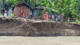 বরগুনার আমতলী: নদী রক্ষার ব্লকে লবণাক্ত বালু