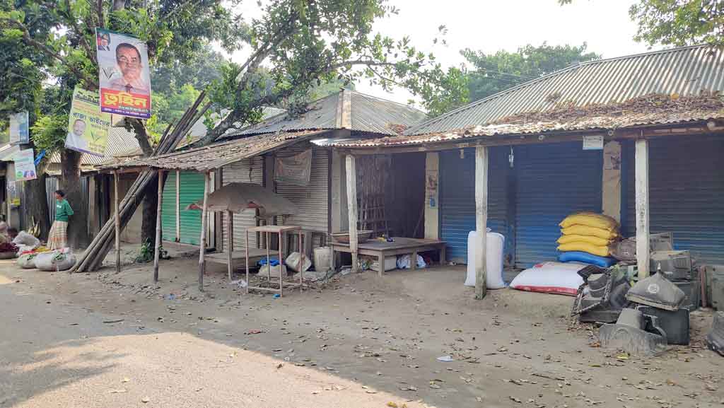 দুই গ্রামের দ্বন্দ্বে ১৫ দিন ধরে বন্ধ বাজার, ক্ষতির মুখে ব্যবসায়ীরা