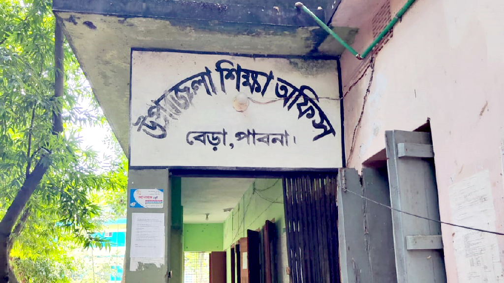 এক উপজেলার ৫০ প্রাথমিক বিদ্যালয়ের সব শিক্ষককে কারণ দর্শানোর নোটিশ