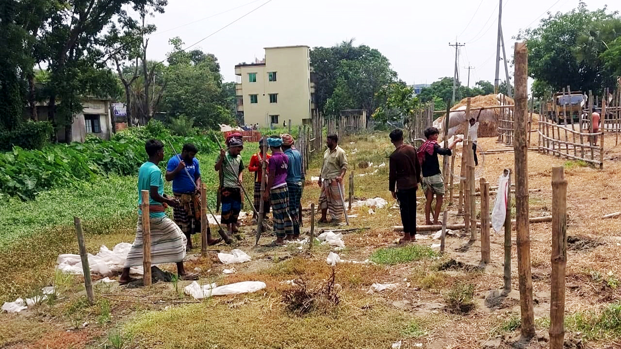 সাঁথিয়ায় পশুর হাট ইজারা নিয়ে বিএনপি-জামায়াত নেতা-কর্মীদের উত্তেজনা, ১৪৪ ধারা জারি
