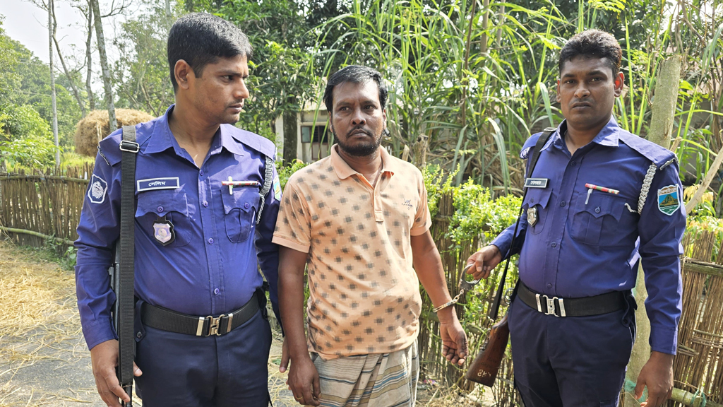 চিকিৎসার ফাঁদে ফেলে প্রতারণা, ৫ খুলিসহ কবিরাজ গ্রেপ্তার