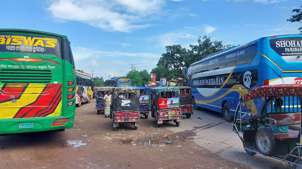 ধর্মঘট প্রত্যাহার: ৪৫ ঘন্টা পর ঢাকা-পাবনা বাস চলাচল শুরু