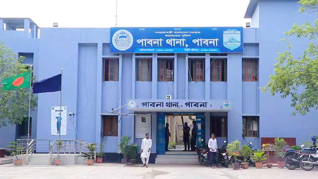 পাবনায় চরমপন্থী নেতাকে গুলি ও কুপিয়ে হত্যা