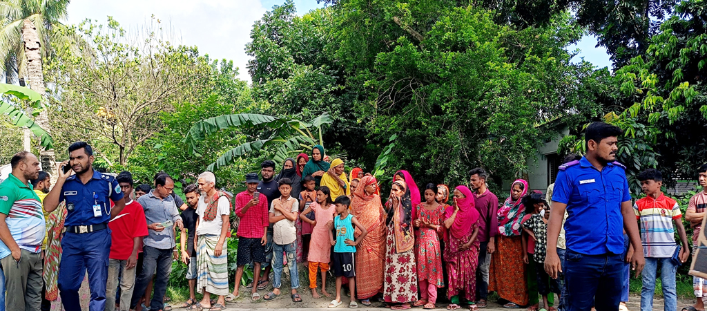 চাটমোহরে ট্রাকচাপায় নারী নিহত