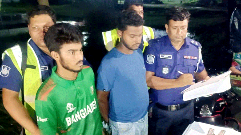 ঈশ্বরদীতে বিদেশি পিস্তল-গুলিসহ দুজন আটক