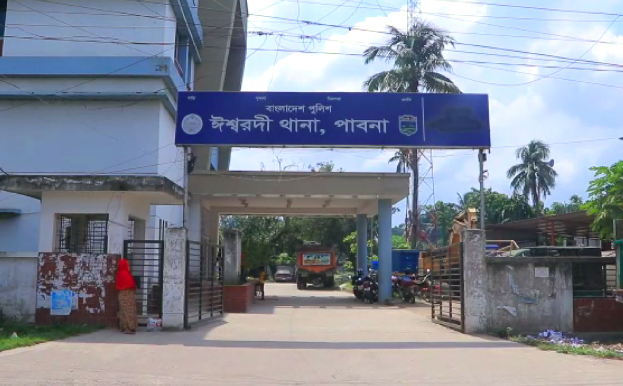 দাদি-নাতনি হত্যা: অজ্ঞাতনামাদের আসামি করে মামলা, দুই সন্দেহভাজন আটক