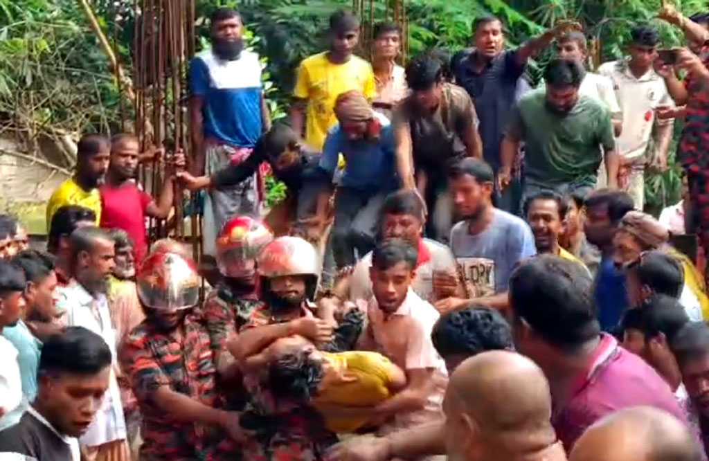 সেপটিক ট্যাংকে আটকা পড়ে ২ জনের মৃত্যু