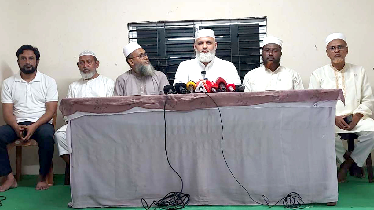 সাঁথিয়ায় মসজিদে সংঘর্ষ: প্রধানমন্ত্রীর বিশেষ সহকারীর বিরুদ্ধে এমপি মোমেনের অভিযোগ
