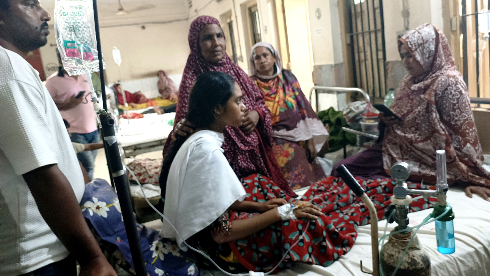 ঈশ্বরদীতে অর্ধশত ছাত্রীর অসুস্থতার ঘটনায় তদন্ত কমিটি গঠন
