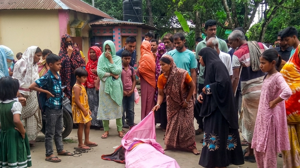 সিঁদ কেটে ঘরে ঢুকল দুর্বৃত্তরা, সকালে মিলল স্কুলশিক্ষিকার লাশ