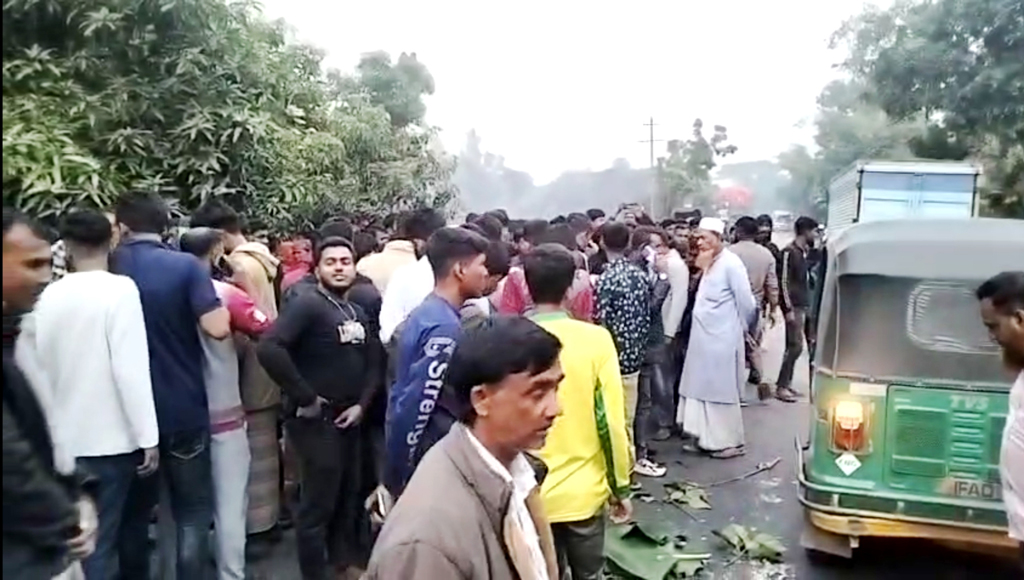 ট্রাকের ধাক্কায় মোটরসাইকেল আরোহী বাবা-মেয়ে নিহত, ছেলেসহ আহত ২