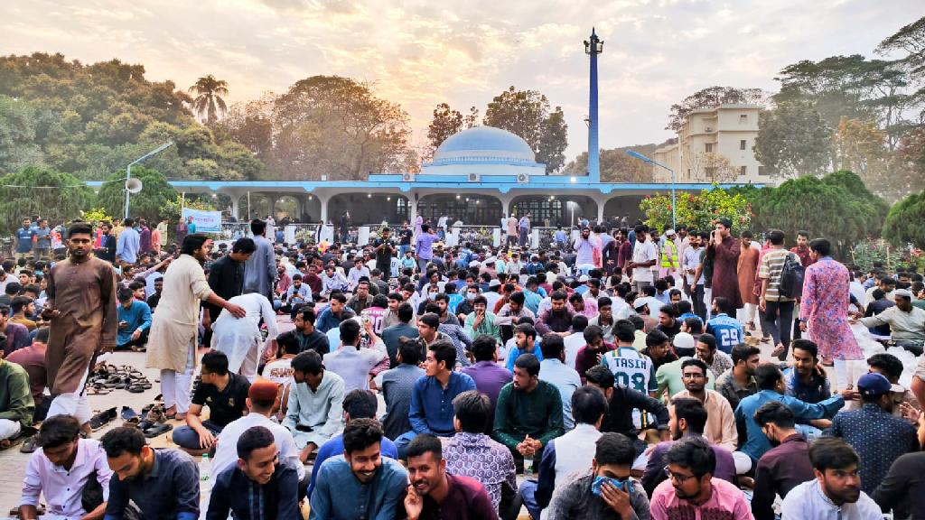 রাকসুর গণ-ইফতার, খরচের উৎস জানেন না জিএস-এজিএস