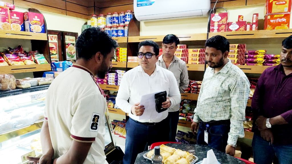 পচা দই বিক্রির দায়ে মনিরামপুরে বনফুলের শাখা ব্যবস্থাপককে ৫০ হাজার টাকা জরিমানা