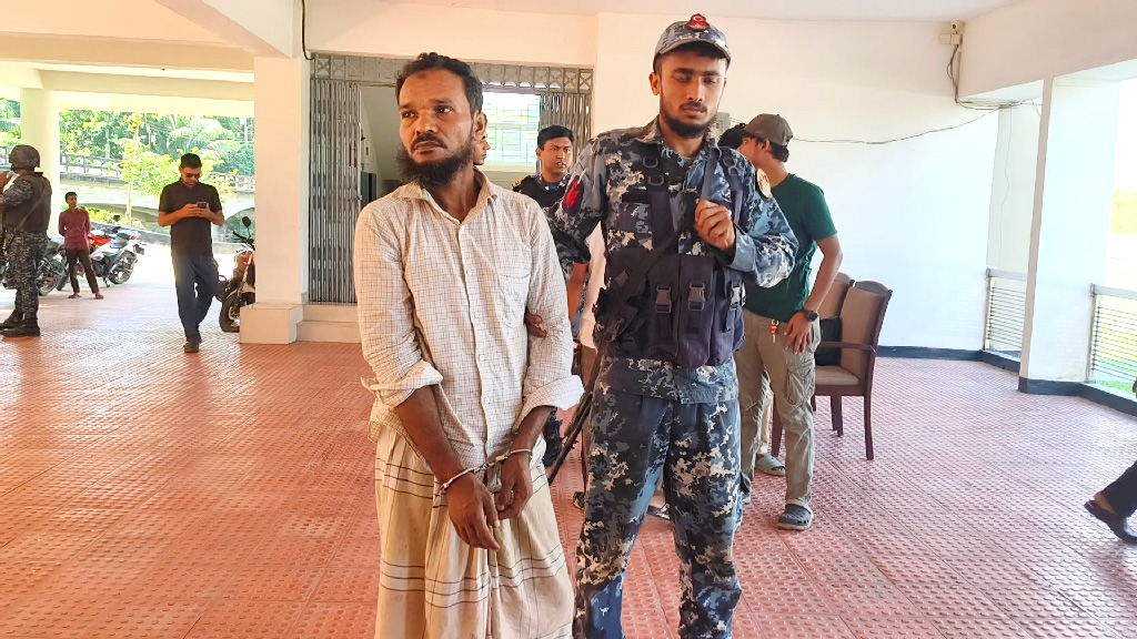 টেকনাফের গহিন পাহাড় থেকে উদ্ধার ৫ নারী ও শিশু, মানব পাচারকারী আটক