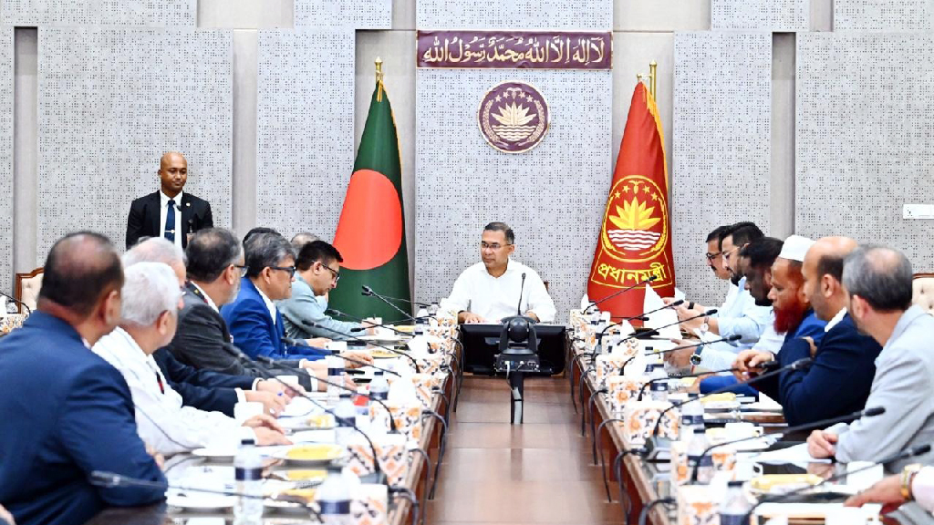 চা শিল্প সুরক্ষায় গঠিত হচ্ছে বিশেষ কমিটি, সহজ ঋণ ও সৌরবিদ্যুতের আশ্বাস প্রধানমন্ত্রীর