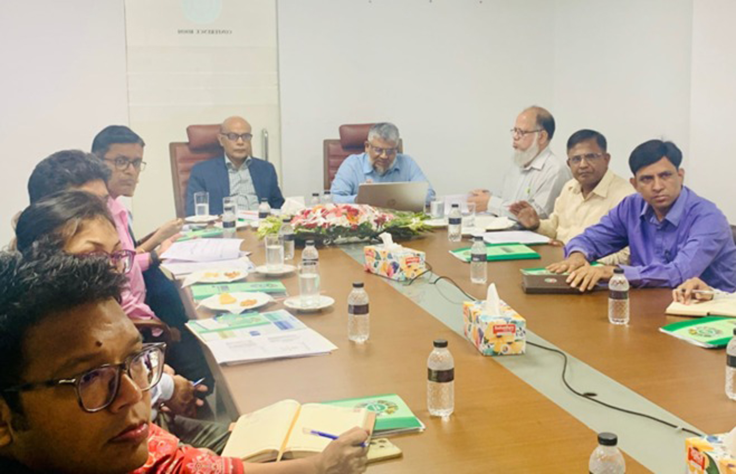 ১৮-এর বেশি বয়সী সবাইকে সর্বজনীন পেনশনে আনার পরিকল্পনায় সরকার
