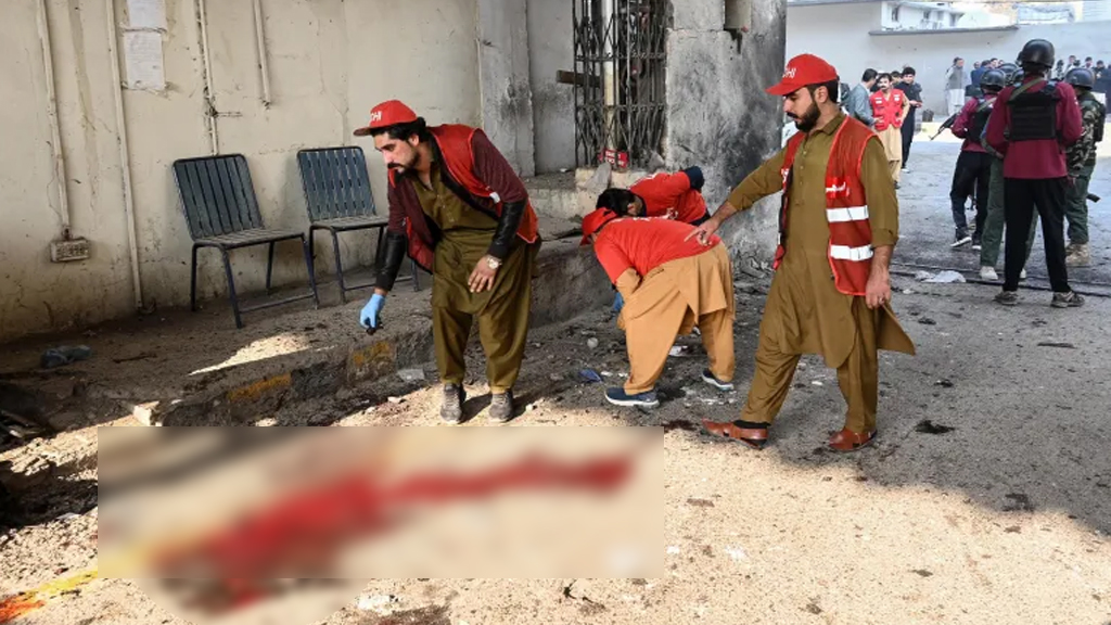 পাকিস্তানে আধাসামরিক বাহিনীর প্রধান কার্যালয়ে আত্মঘাতী হামলা, নিহত ৬