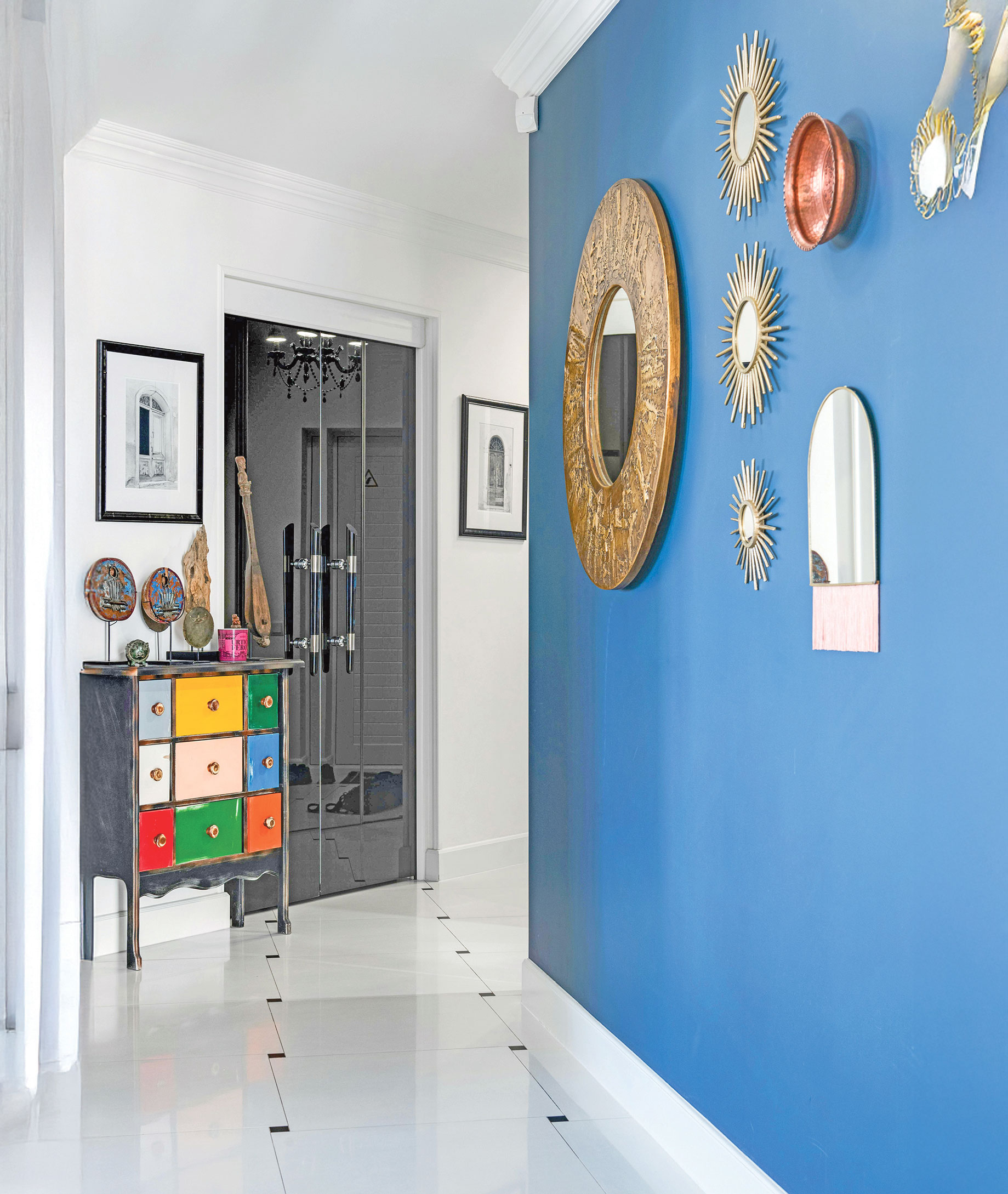 করিডর সাজাতে পারেন যেভাবে