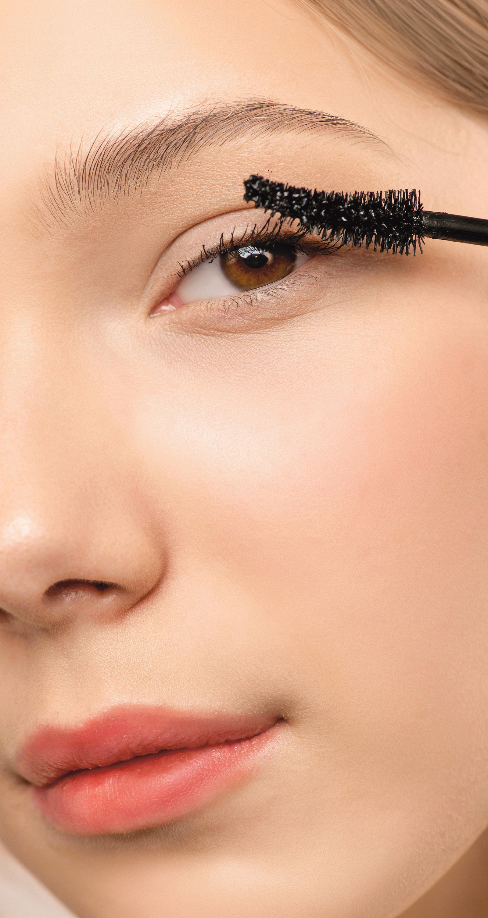 চোখের পাপড়ি ঝরা রুখে দিতে মাসকারা তোলার সঠিক উপায়