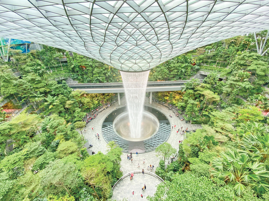 সিঙ্গাপুরের চাঙ্গি বিমানবন্দর এখন ‘লাভ কানেকশন’