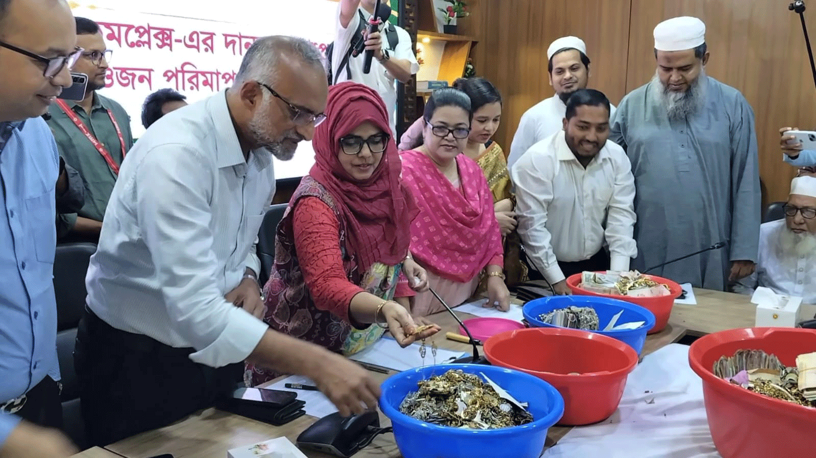 পাগলা মসজিদের দানবাক্সে মিলল ১২ কেজি সোনা ও সাড়ে ১২ কেজি রূপা