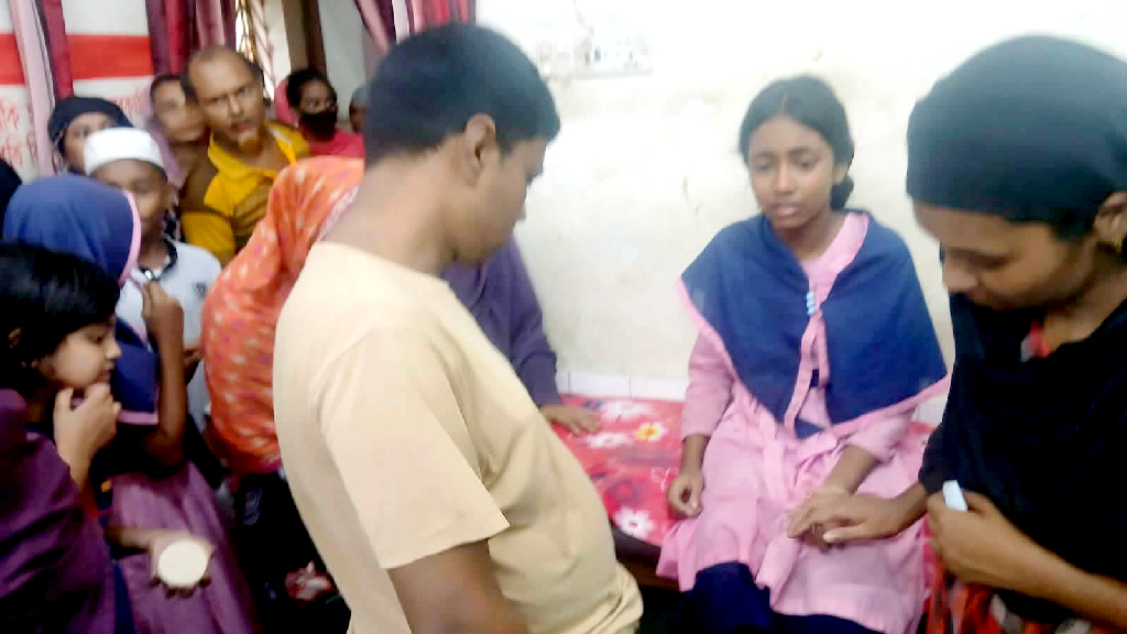 পটুয়াখালীর দুমকীতে পাগলা কুকুরের কামড়ে শিশুসহ ১০ জন আহত, এলাকায় আতঙ্ক