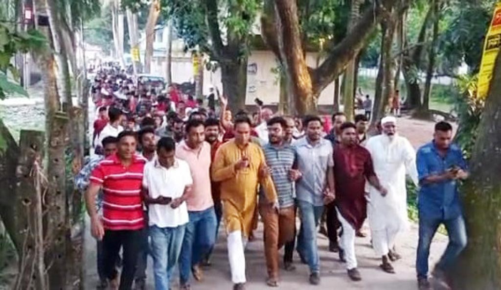 ফজলুর রহমানের বিরুদ্ধে ষড়যন্ত্রের প্রতিবাদে অষ্টগ্রামে বিক্ষোভ