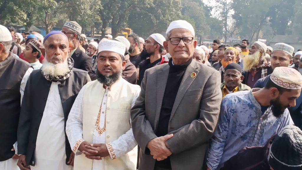 ঠাকুরগাঁওয়ে জানাজায় একসঙ্গে অংশ নিলেন মির্জা ফখরুল ও জামায়াত প্রার্থী দেলাওয়ার