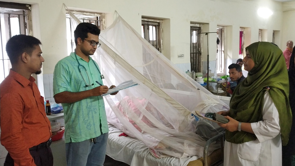টানা বৃষ্টিতে ফকিরহাটে বেড়েছে ডেঙ্গুর প্রকোপ, তিন দিনে শনাক্ত ১৬