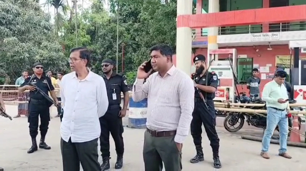 তেল পরিমাপে কারচুপি: মানিকগঞ্জে ফিলিং স্টেশনকে ৫০ হাজার টাকা জরিমানা