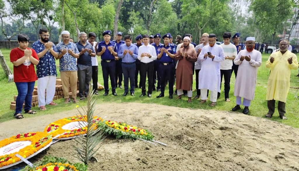 মাহেরিন চৌধুরীর সমাধিস্থলে পুষ্পমাল্য অর্পণ জেলা প্রশাসনের