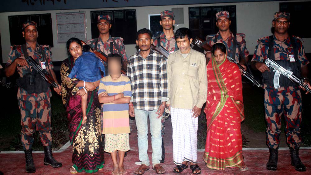 দিনাজপুর সীমান্তে ভারতীয় নাগরিকসহ আটক ৬