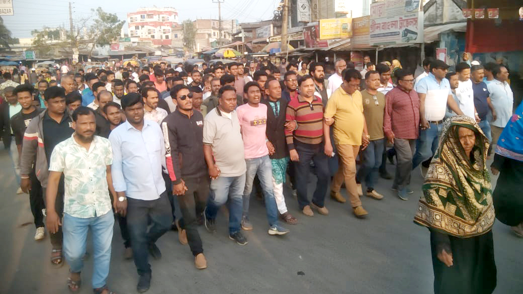 বিএনপির নেতার বিরুদ্ধে অপপ্রচারের প্রতিবাদে ফুলবাড়ীতে বিক্ষোভ