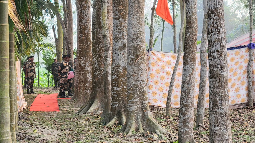 ফুলবাড়ী সীমান্তে বিজিবি-বিএসএফের পতাকা বৈঠক