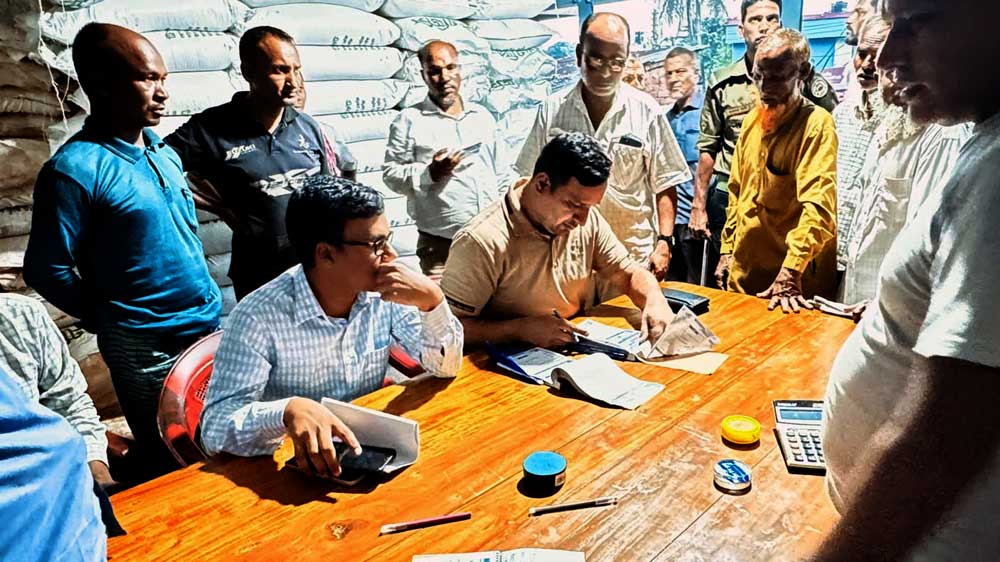 ফুলবাড়ীতে সার ব্যবসায়ীর ১ মাসের সাজা