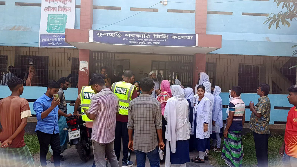 ফুলছড়িতে ভুল প্রশ্নপত্রে এইচএসসি পরীক্ষা, ৯ কর্মকর্তাকে দায়িত্ব থেকে অব্যাহতি
