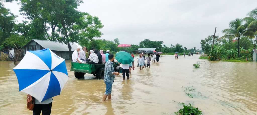 বন্যায় ডুবে গেছে ফেনী-পরশুরাম সড়ক