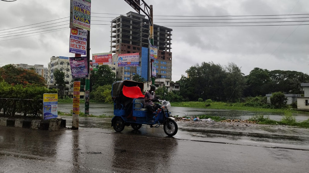 ফেনীতে রেকর্ড বৃষ্টি, জোয়ারে গ্রাম প্লাবিত